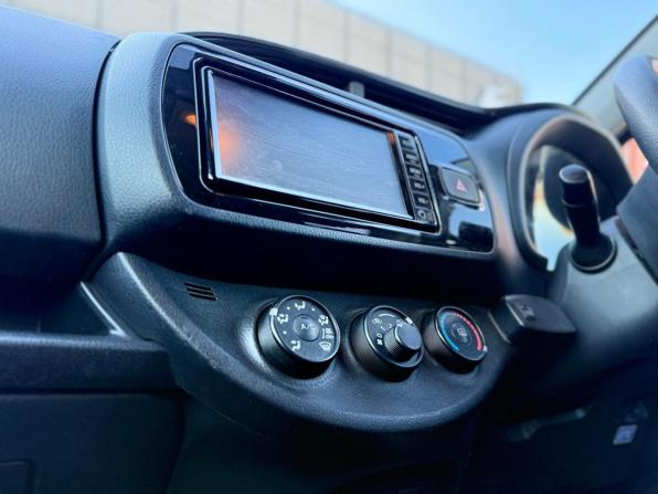 Toyota Vitz III (XP130) Рестайлинг 2 с пробегом 2018 года, цена 1 045 000 рублей, 92114 км, хэтчбек, Автокод Объявления