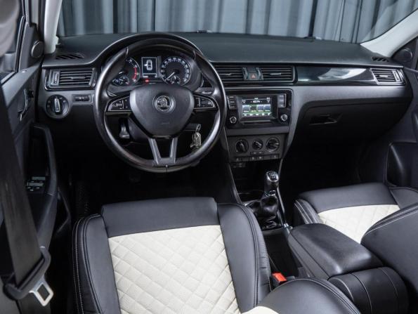 Skoda Rapid I с пробегом 2015 года, цена 999 000 рублей, 142665 км, лифтбек, Автокод Объявления