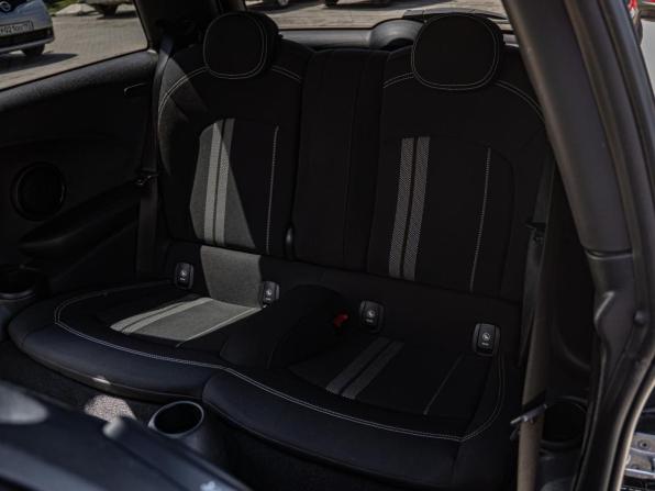 Mini Hatch III (F55/F56) Рестайлинг с пробегом 2019 года, цена 2 730 000 рублей, 136816 км, хэтчбек, Автокод Объявления