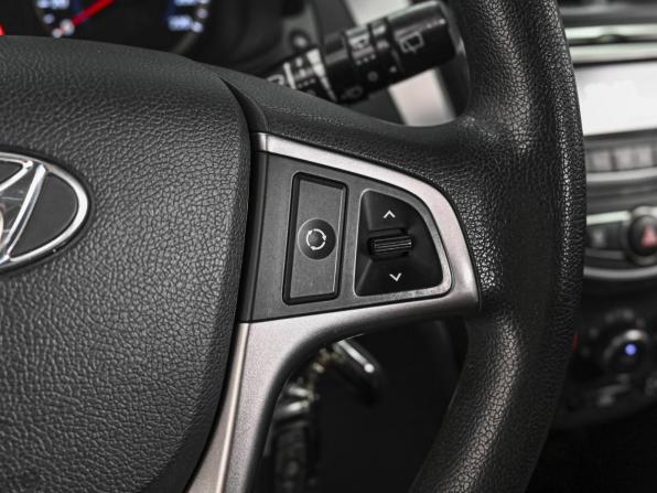 Hyundai Solaris I Рестайлинг с пробегом 2015 года, цена 1 029 000 рублей, 69750 км, хэтчбек, Автокод Объявления