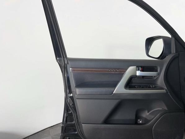 Toyota Land Cruiser 200 Series Рестайлинг 2 с пробегом 2017 года, цена 6 599 000 рублей, 87000 км, внедорожник, Автокод Объявления