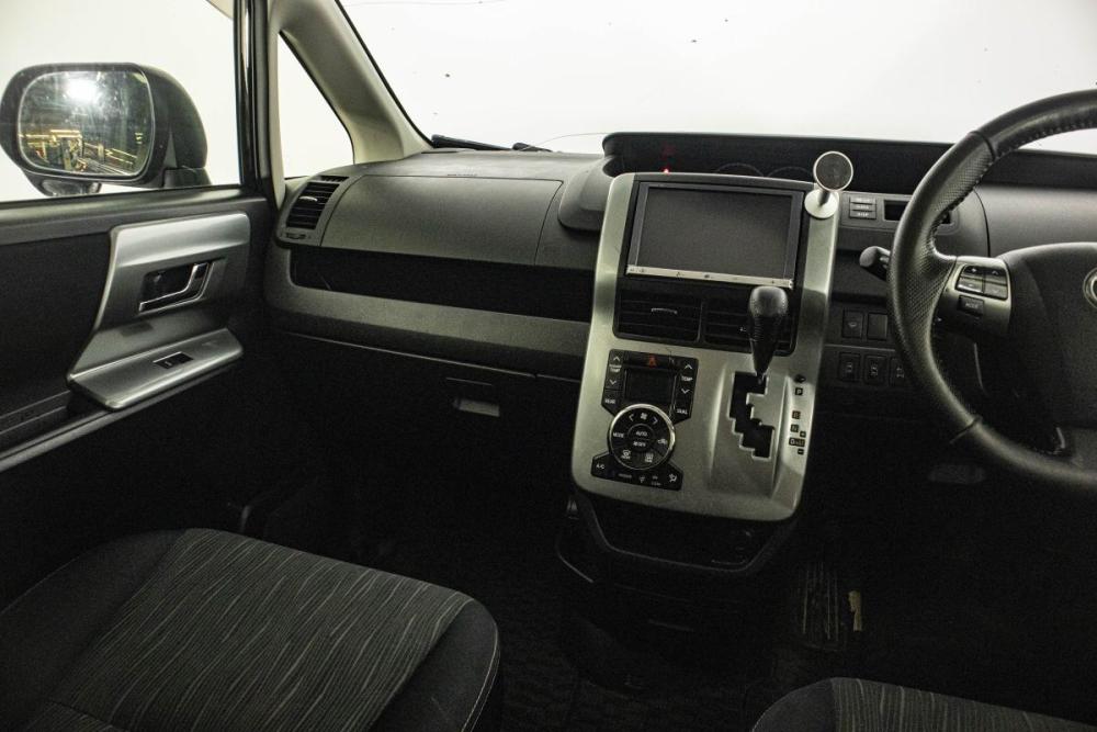 Toyota Voxy II (R70) Рестайлинг Пермь  - изображение 13