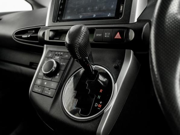 Toyota Wish II с пробегом 2010 года, цена 1 050 500 рублей, 237479 км, минивэн, Автокод Объявления
