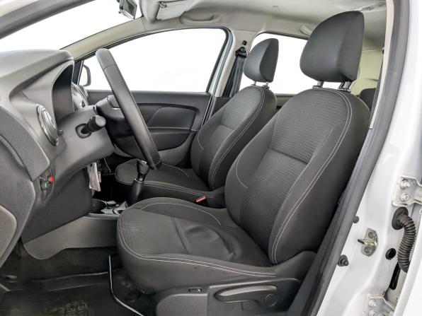 Renault Logan II Рестайлинг с пробегом 2022 года, цена 1 060 000 рублей, 121483 км, седан, Автокод Объявления