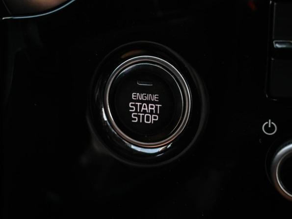 Kia Rio IV Рестайлинг с пробегом 2021 года, цена 1 799 000 рублей, 95200 км, седан, Автокод Объявления