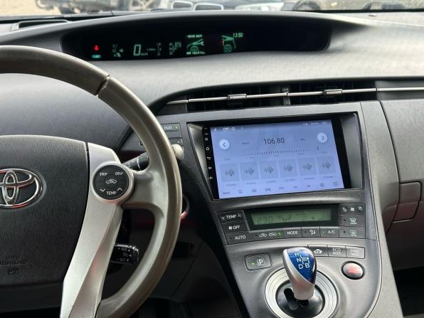 Toyota Prius III (XW30) с пробегом 2011 года, цена 930 000 рублей, 186916 км, лифтбек, Автокод Объявления