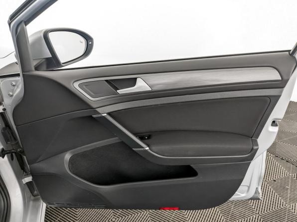 Volkswagen Golf VII Рестайлинг с пробегом 2019 года, цена 2 270 000 рублей, 81891 км, хэтчбек, Автокод Объявления