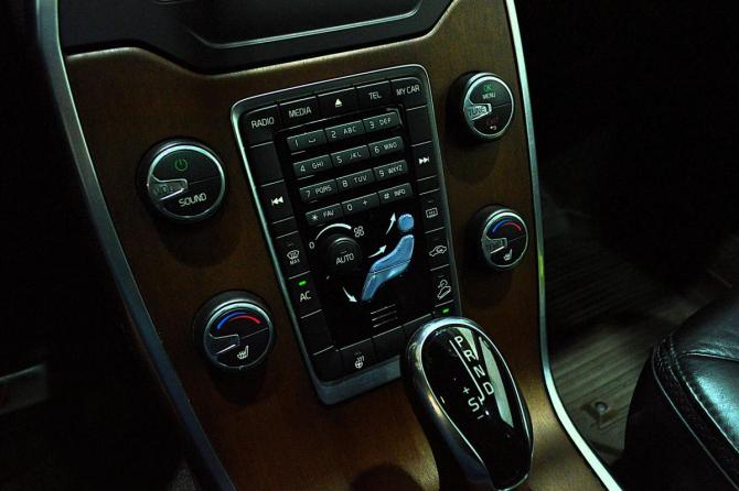 Volvo XC70 II Рестайлинг с пробегом 2014 года, цена 2 147 000 рублей, 131000 км, универсал, Автокод Объявления