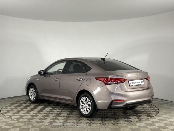 Hyundai Solaris II с пробегом 2018 года, цена 1 385 000 рублей, 131990 км, седан, Автокод Объявления