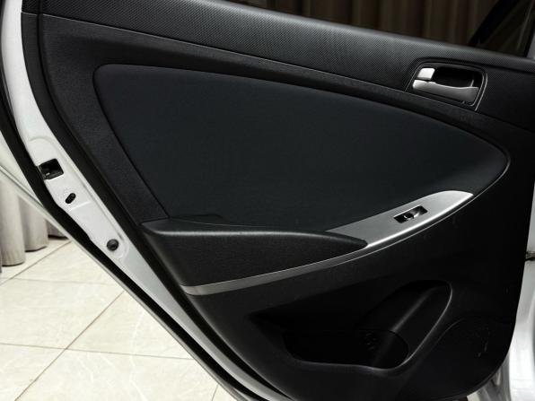 Hyundai Solaris I Рестайлинг с пробегом 2015 года, цена 879 000 рублей, 159816 км, хэтчбек, Автокод Объявления