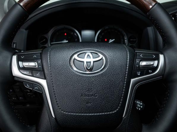 Toyota Land Cruiser 200 Series Рестайлинг 2 с пробегом 2017 года, цена 5 640 000 рублей, 125500 км, внедорожник, Автокод Объявления