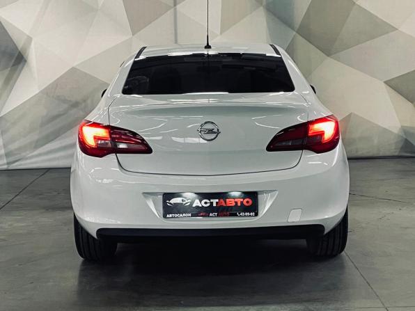 Opel Astra J Рестайлинг с пробегом 2014 года, цена 750 000 рублей, 181932 км, седан, Автокод Объявления