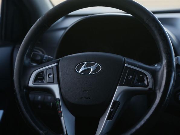 Hyundai Solaris I с пробегом 2014 года, цена 709 000 рублей, 216000 км, седан, Автокод Объявления