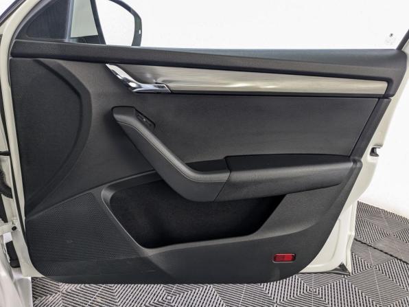 Skoda Octavia III (A7) Рестайлинг с пробегом 2020 года, цена 2 110 000 рублей, 47952 км, лифтбек, Автокод Объявления