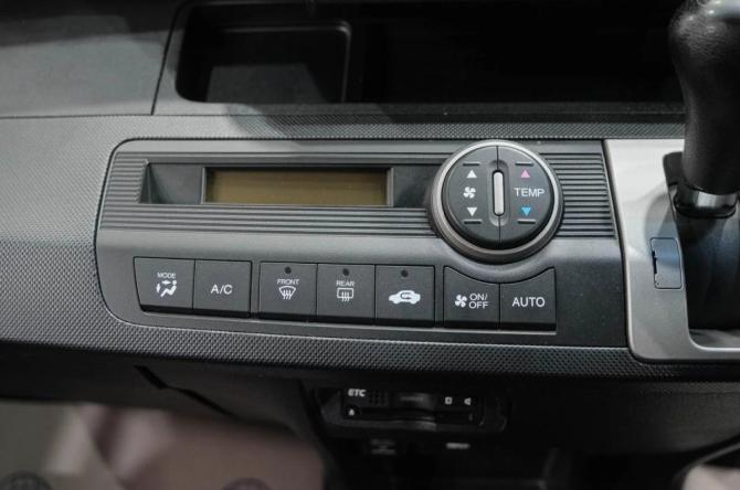 Honda Freed I с пробегом 2011 года, цена 1 049 000 рублей, 202000 км, компактвэн, Автокод Объявления