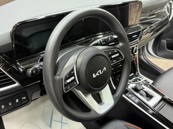 Kia Seltos I Рестайлинг с пробегом 2024 года, цена 2 380 000 рублей, 27105 км, внедорожник, Автокод Объявления