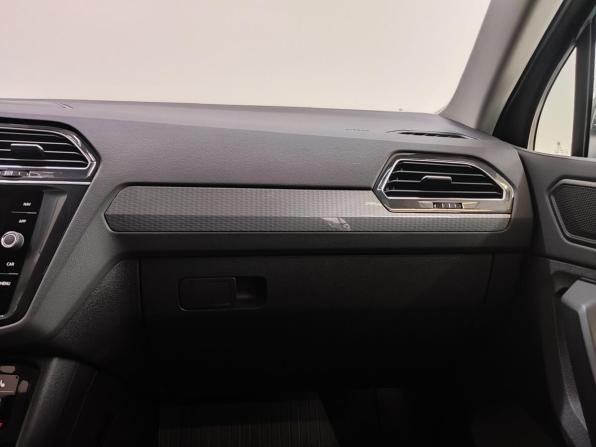 Volkswagen Tiguan II Рестайлинг с пробегом 2021 года, цена 3 190 000 рублей, 29763 км, внедорожник, Автокод Объявления