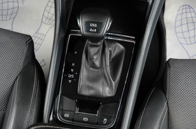 Skoda Karoq I Рестайлинг с пробегом 2021 года, цена 2 159 000 рублей, 147174 км, внедорожник, Автокод Объявления