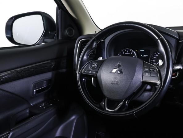 Mitsubishi Outlander III Рестайлинг 2 с пробегом 2015 года, цена 1 843 000 рублей, 75600 км, внедорожник, Автокод Объявления