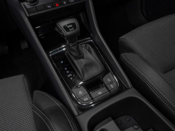 Skoda Karoq I с пробегом 2021 года, цена 2 770 000 рублей, 43771 км, внедорожник, Автокод Объявления
