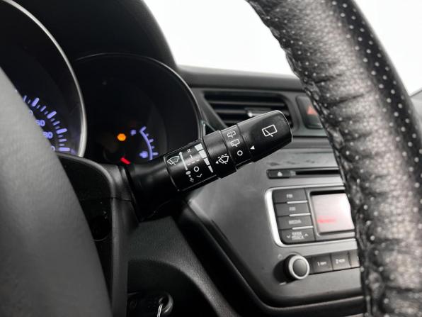 Kia Rio III Рестайлинг с пробегом 2017 года, цена 929 900 рублей, 178621 км, хэтчбек, Автокод Объявления
