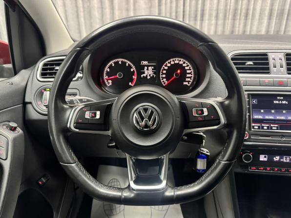 Volkswagen Polo V Рестайлинг с пробегом 2019 года, цена 1 330 000 рублей, 96703 км, седан, Автокод Объявления