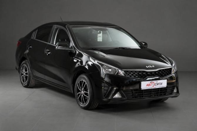 Kia Rio IV Рестайлинг с пробегом 2022 года, цена 1 579 000 рублей, 76000 км, седан, Автокод Объявления