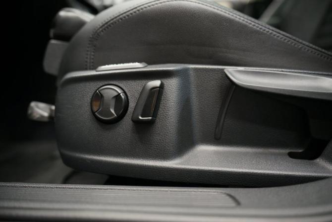 Volkswagen Passat B8 с пробегом 2018 года, цена 2 580 000 рублей, 105513 км, седан, Автокод Объявления