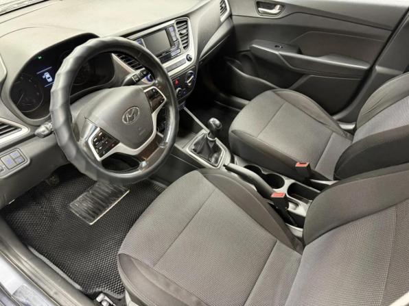 Hyundai Solaris II с пробегом 2018 года, цена 876 530 рублей, 308194 км, седан, Автокод Объявления