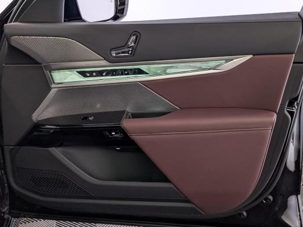 BMW 7 серии VII (G70) с пробегом 2025 года, цена 15 050 000 рублей, 8049 км, седан, Автокод Объявления
