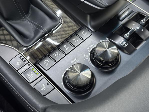 Lexus LX III Рестайлинг 2 с пробегом 2021 года, цена 11 650 000 рублей, 64923 км, внедорожник, Автокод Объявления