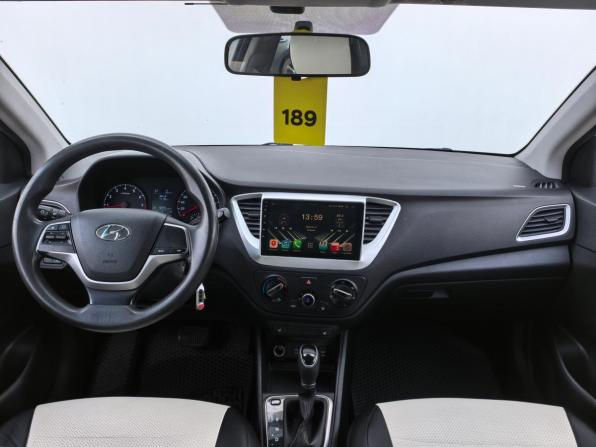 Hyundai Solaris II с пробегом 2017 года, цена 990 000 рублей, 170000 км, седан, Автокод Объявления