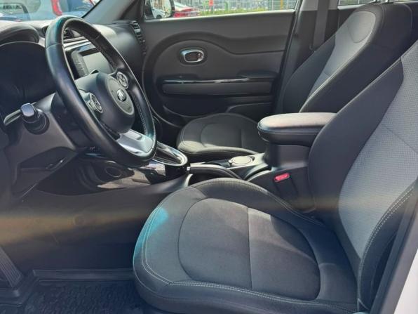 Kia Soul II Рестайлинг с пробегом 2018 года, цена 1 870 000 рублей, 82200 км, хэтчбек, Автокод Объявления