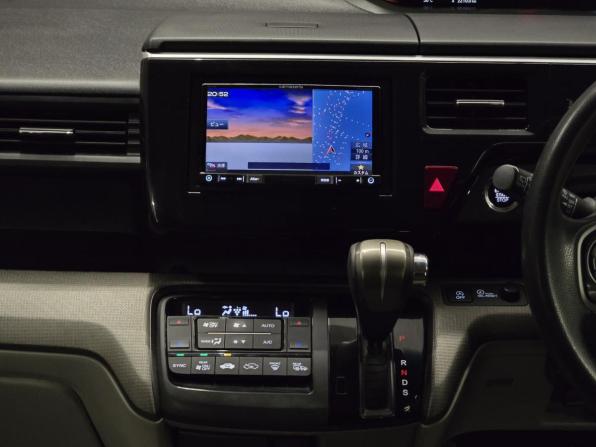 Honda Stepwgn V с пробегом 2016 года, цена 1 449 000 рублей, 184000 км, минивэн, Автокод Объявления
