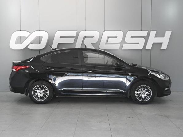 Hyundai Solaris II с пробегом 2018 года, цена 1 529 000 рублей, 115301 км, седан, Автокод Объявления