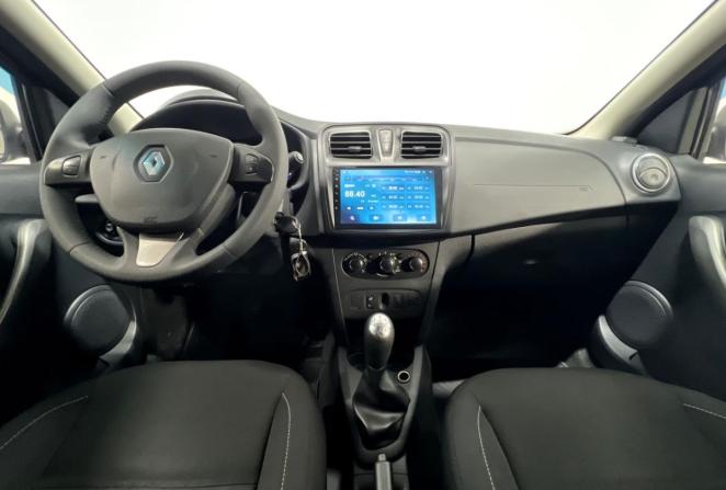 Renault Sandero II с пробегом 2015 года, цена 710 000 рублей, 211237 км, хэтчбек, Автокод Объявления