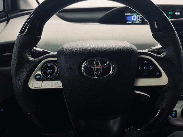 Toyota Prius IV (XW50) с пробегом 2016 года, цена 1 780 000 рублей, 142000 км, лифтбек, Автокод Объявления