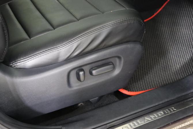 Toyota Highlander II (XU40) Рестайлинг с пробегом 2012 года, цена 1 689 990 рублей, 303192 км, внедорожник, Автокод Объявления