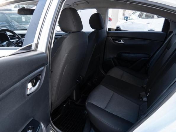 Kia Rio IV Рестайлинг с пробегом 2020 года, цена 1 290 000 рублей, 97445 км, седан, Автокод Объявления