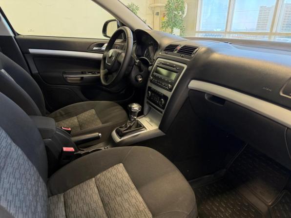 Skoda Octavia II (A5) Рестайлинг с пробегом 2011 года, цена 799 000 рублей, 183000 км, лифтбек, Автокод Объявления
