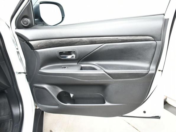 Mitsubishi Outlander III Рестайлинг 2 с пробегом 2015 года, цена 1 697 000 рублей, 238774 км, внедорожник, Автокод Объявления