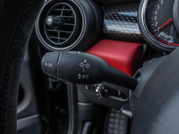 Mini Hatch III (F55/F56) с пробегом 2017 года, цена 1 840 000 рублей, 162300 км, хэтчбек, Автокод Объявления