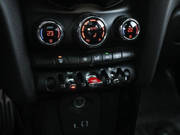 Mini Hatch III (F55/F56) с пробегом 2016 года, цена 1 959 000 рублей, 129860 км, хэтчбек, Автокод Объявления