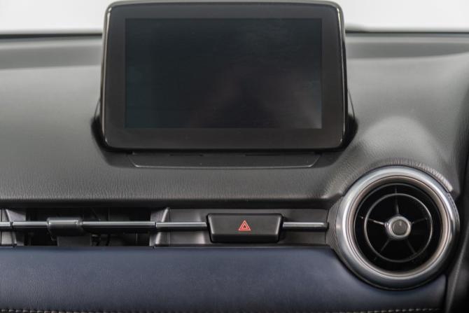 Mazda 2 III (DJ) Рестайлинг с пробегом 2021 года, цена 1 379 000 рублей, 44469 км, хэтчбек, Автокод Объявления