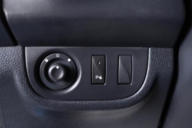Renault Sandero II Рестайлинг с пробегом 2018 года, цена 1 349 000 рублей, 87200 км, хэтчбек, Автокод Объявления