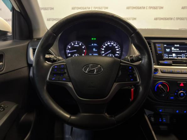 Hyundai Solaris II с пробегом 2018 года, цена 919 000 рублей, 139400 км, седан, Автокод Объявления