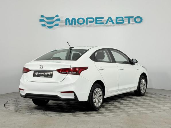 Hyundai Solaris II с пробегом 2017 года, цена 890 000 рублей, 177000 км, седан, Автокод Объявления