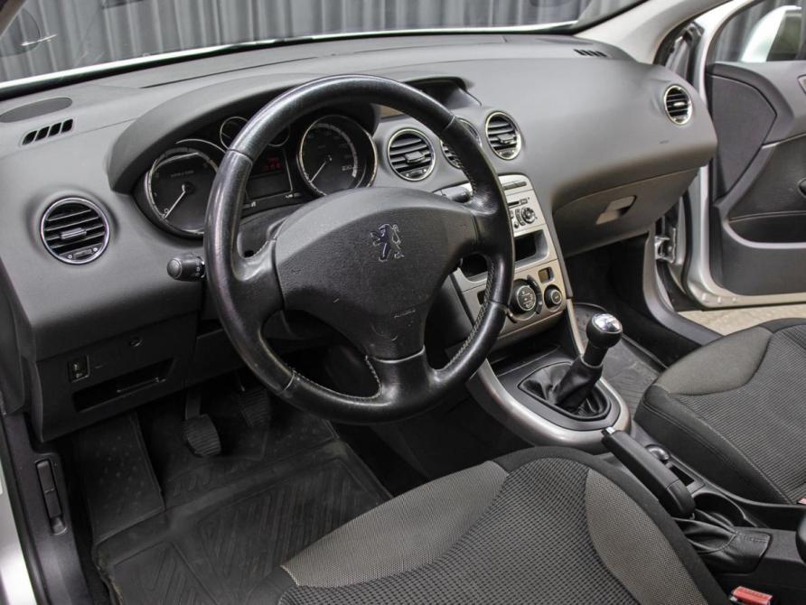 Peugeot 308 I Москва  - изображение 16