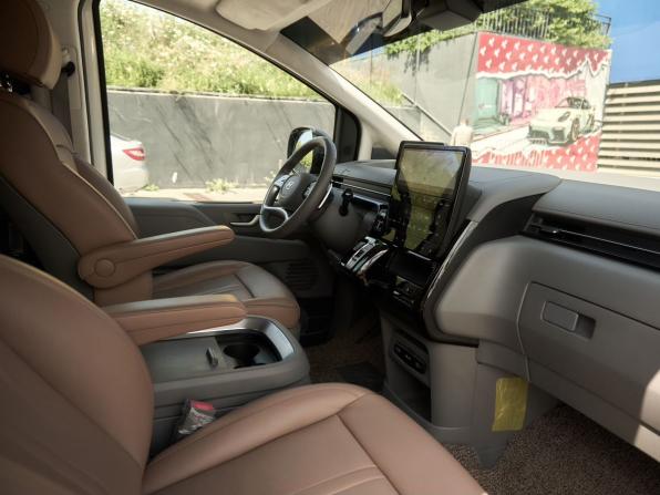 Hyundai Staria I с пробегом 2024 года, цена 6 490 000 рублей, 18000 км, минивэн, Автокод Объявления