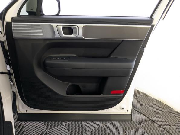 Hyundai Santa Fe IV Рестайлинг с пробегом 2023 года, цена 4 450 000 рублей, 38630 км, внедорожник, Автокод Объявления